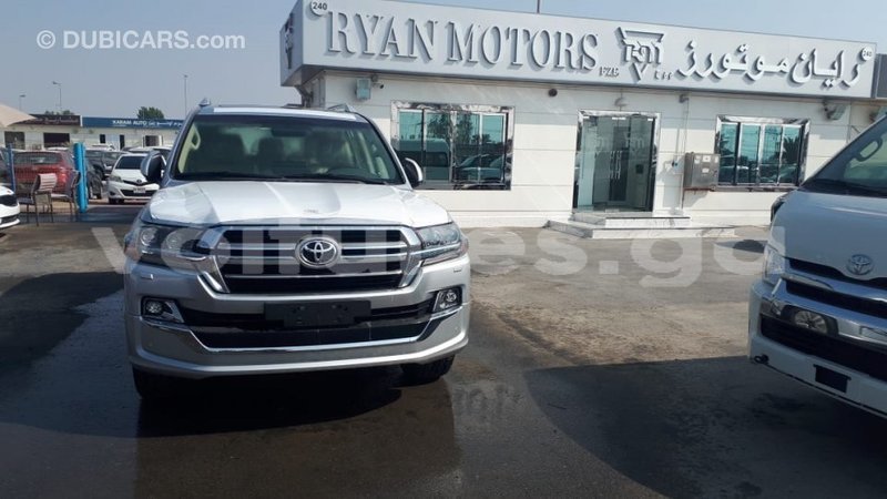 Big with watermark toyota land cruiser estuaire import dubai 5281