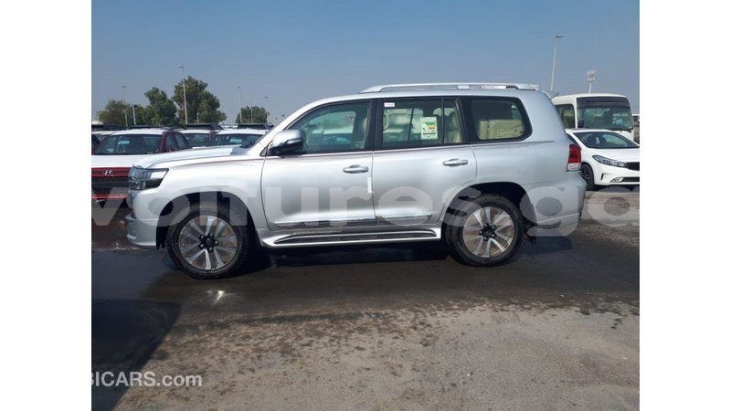 Big with watermark toyota land cruiser estuaire import dubai 5281