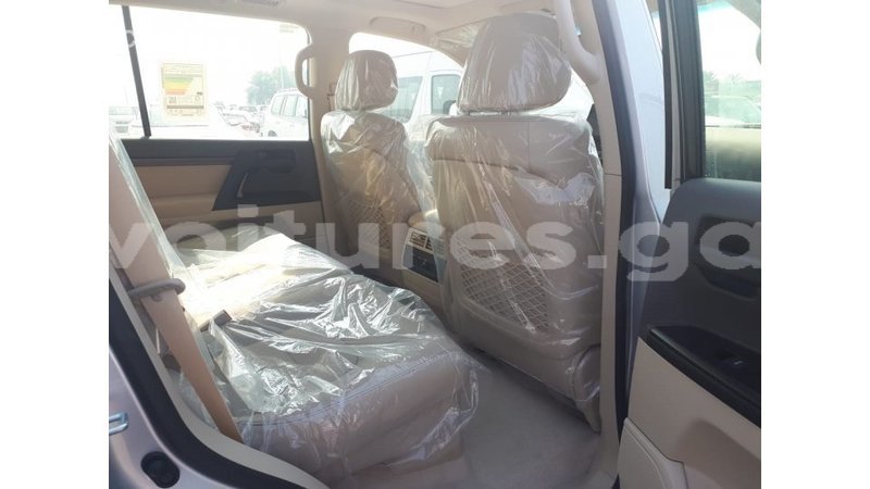 Big with watermark toyota land cruiser estuaire import dubai 5281