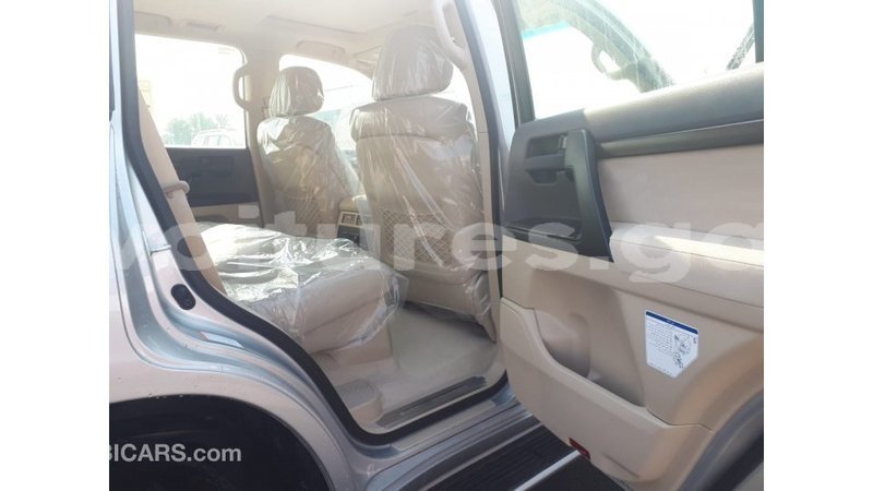 Big with watermark toyota land cruiser estuaire import dubai 5281