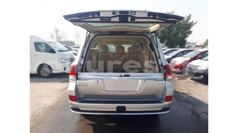 Big with watermark toyota land cruiser estuaire import dubai 5281