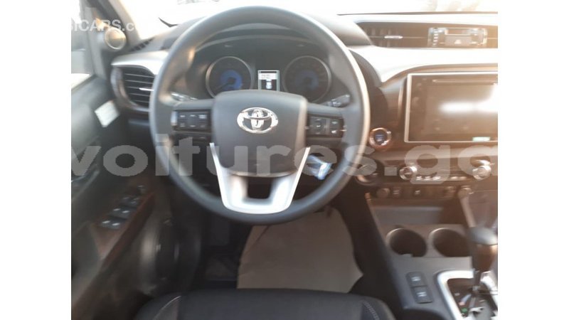 Big with watermark toyota hilux estuaire import dubai 5282