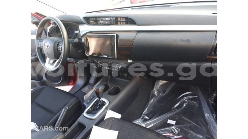 Big with watermark toyota hilux estuaire import dubai 5282