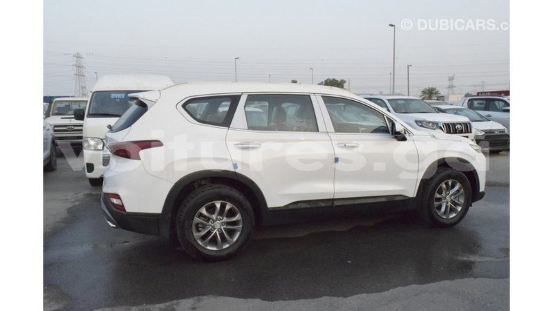 Big with watermark hyundai santa fe estuaire import dubai 5286