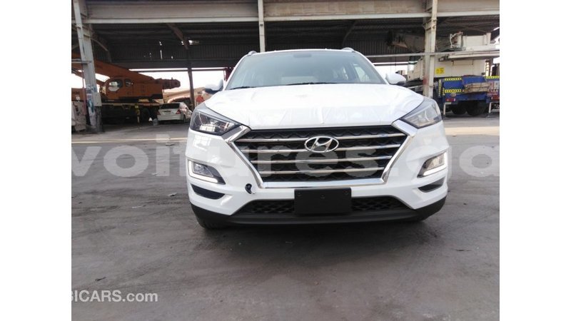 Big with watermark hyundai tucson estuaire import dubai 5288