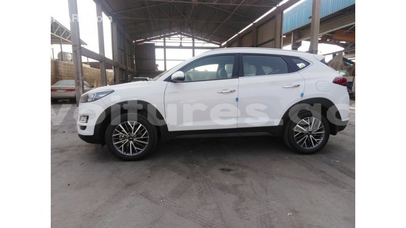 Big with watermark hyundai tucson estuaire import dubai 5288