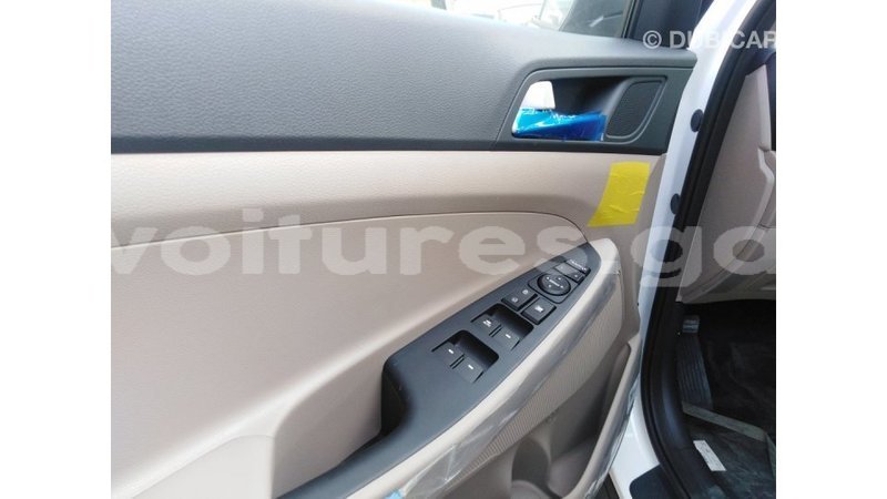 Big with watermark hyundai tucson estuaire import dubai 5288