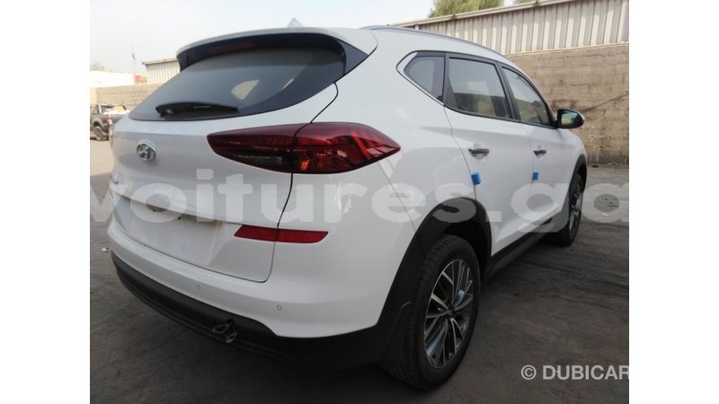 Big with watermark hyundai tucson estuaire import dubai 5288