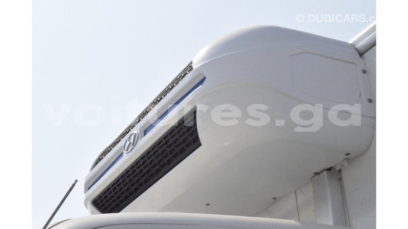 Big with watermark hyundai chorus estuaire import dubai 5289