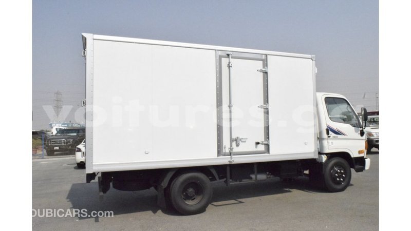 Big with watermark hyundai chorus estuaire import dubai 5289