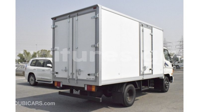 Big with watermark hyundai chorus estuaire import dubai 5289