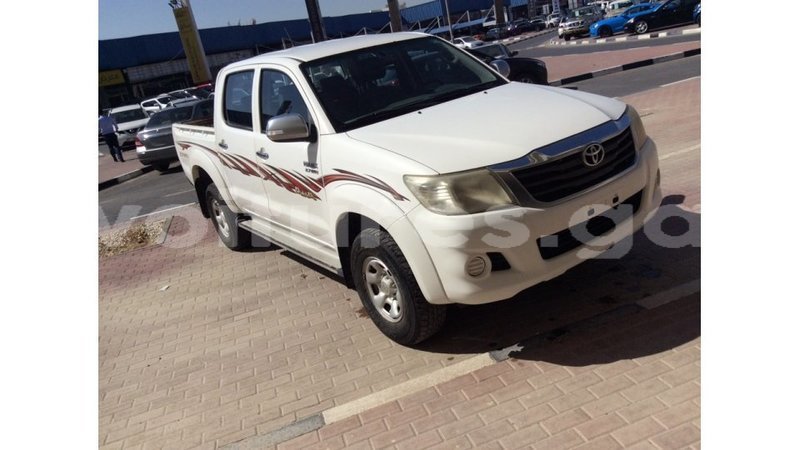 Big with watermark toyota hilux estuaire import dubai 5291