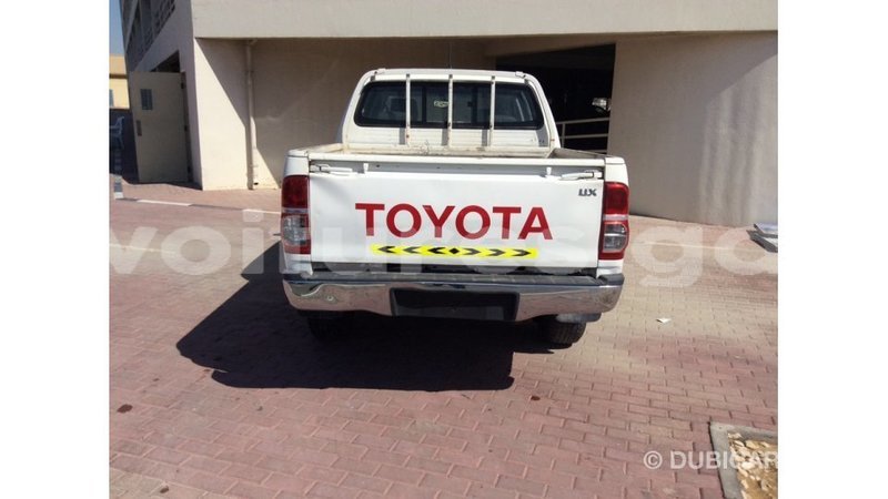 Big with watermark toyota hilux estuaire import dubai 5291