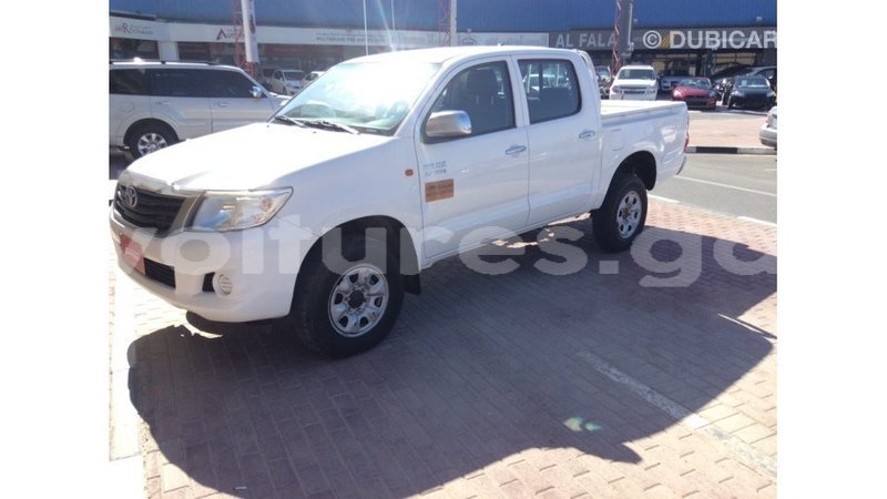 Big with watermark toyota hilux estuaire import dubai 5293