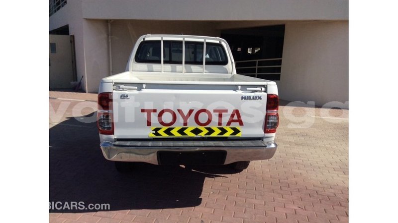 Big with watermark toyota hilux estuaire import dubai 5293