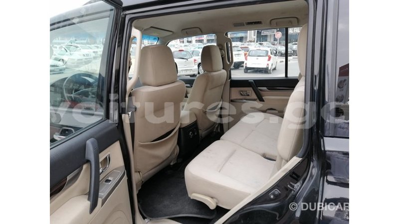 Big with watermark mitsubishi pajero estuaire import dubai 5294