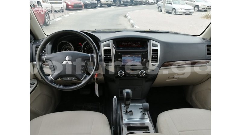 Big with watermark mitsubishi pajero estuaire import dubai 5294