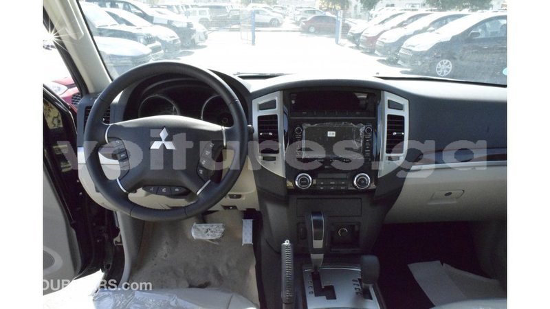 Big with watermark mitsubishi pajero estuaire import dubai 5296