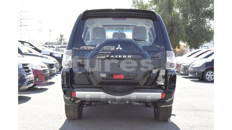 Big with watermark mitsubishi pajero estuaire import dubai 5296