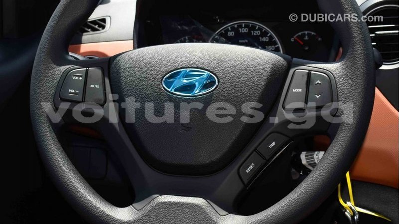 Big with watermark hyundai i10 estuaire import dubai 5298