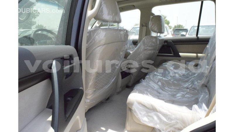 Big with watermark toyota land cruiser estuaire import dubai 5300