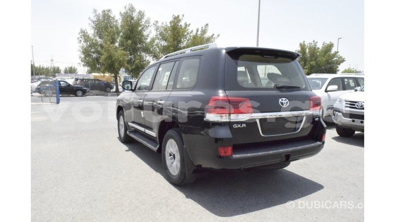 Big with watermark toyota land cruiser estuaire import dubai 5300