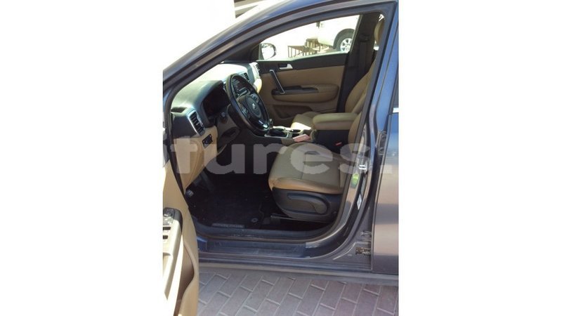 Big with watermark kia sportage estuaire import dubai 5301