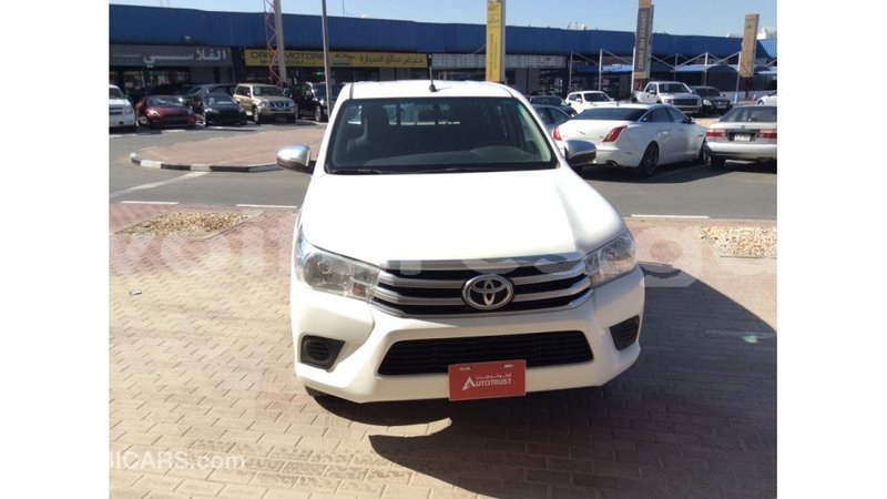 Big with watermark toyota hilux estuaire import dubai 5303