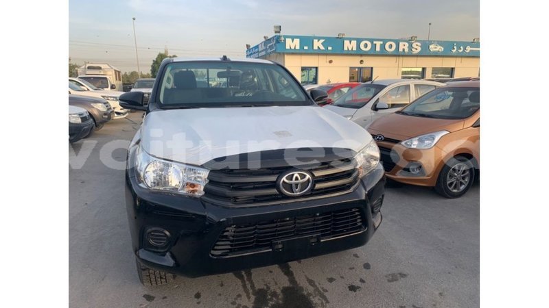 Big with watermark toyota hilux estuaire import dubai 5305