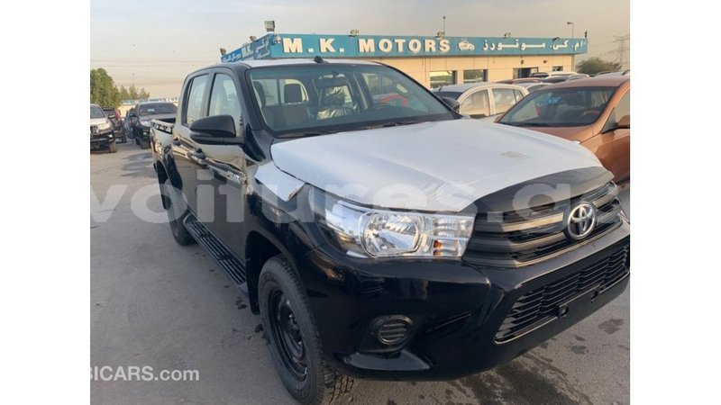 Big with watermark toyota hilux estuaire import dubai 5305