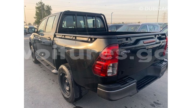 Big with watermark toyota hilux estuaire import dubai 5305