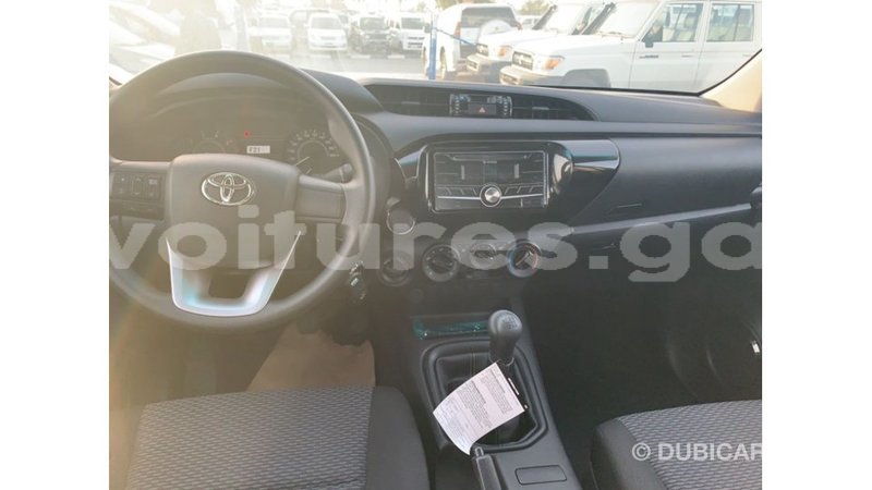 Big with watermark toyota hilux estuaire import dubai 5305