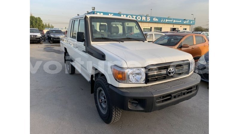 Big with watermark toyota land cruiser estuaire import dubai 5306