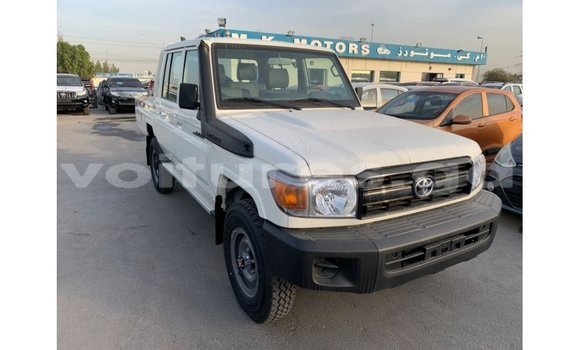 Acheter Import Voiture Toyota Land Cruiser Blanc à Import - Dubai, Estuaire Acheter Import Voiture Toyota Land Cruiser Blanc à Import - Dubai, Estuaire