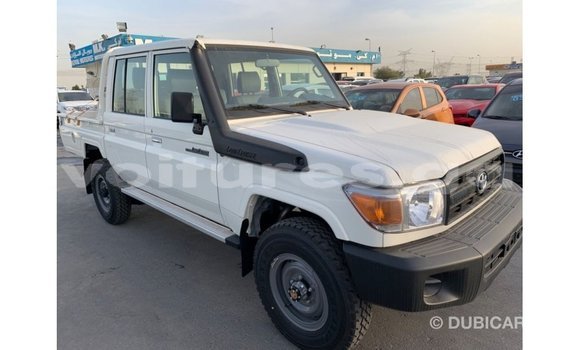 Acheter Import Voiture Toyota Land Cruiser Blanc à Import - Dubai, Estuaire Acheter Import Voiture Toyota Land Cruiser Blanc à Import - Dubai, Estuaire