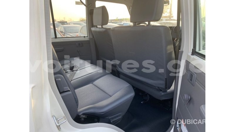 Big with watermark toyota land cruiser estuaire import dubai 5306