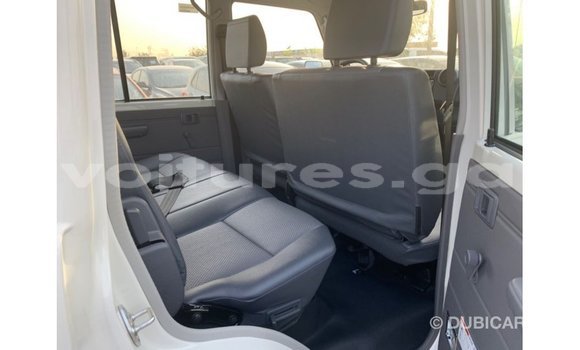 Acheter Import Voiture Toyota Land Cruiser Blanc à Import - Dubai, Estuaire Acheter Import Voiture Toyota Land Cruiser Blanc à Import - Dubai, Estuaire