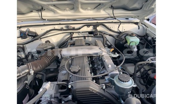 Acheter Import Voiture Toyota Land Cruiser Blanc à Import - Dubai, Estuaire Acheter Import Voiture Toyota Land Cruiser Blanc à Import - Dubai, Estuaire