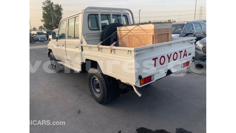 Big with watermark toyota land cruiser estuaire import dubai 5306