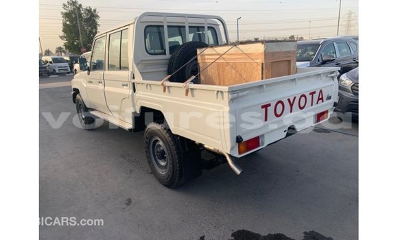 Acheter Import Voiture Toyota Land Cruiser Blanc à Import - Dubai, Estuaire Acheter Import Voiture Toyota Land Cruiser Blanc à Import - Dubai, Estuaire