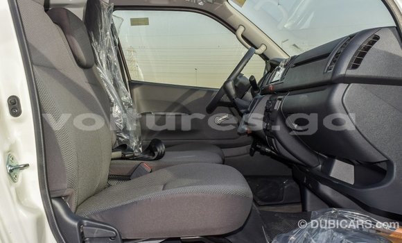Acheter Import Voiture Toyota Hiace Blanc à Import - Dubai, Estuaire Acheter Import Voiture Toyota Hiace Blanc à Import - Dubai, Estuaire