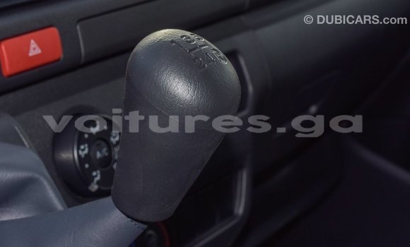 Acheter Import Voiture Toyota Hiace Blanc à Import - Dubai, Estuaire Acheter Import Voiture Toyota Hiace Blanc à Import - Dubai, Estuaire