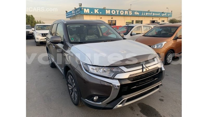 Big with watermark mitsubishi outlander estuaire import dubai 5312