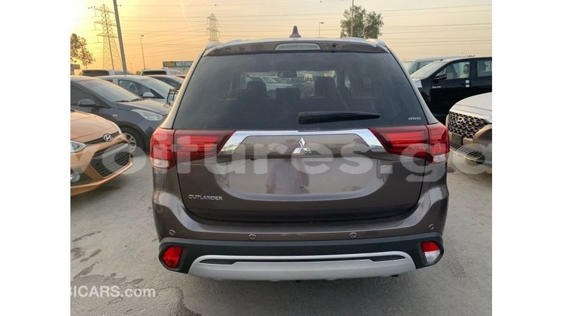 Big with watermark mitsubishi outlander estuaire import dubai 5312