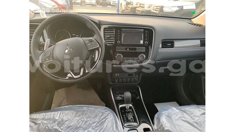 Big with watermark mitsubishi outlander estuaire import dubai 5312