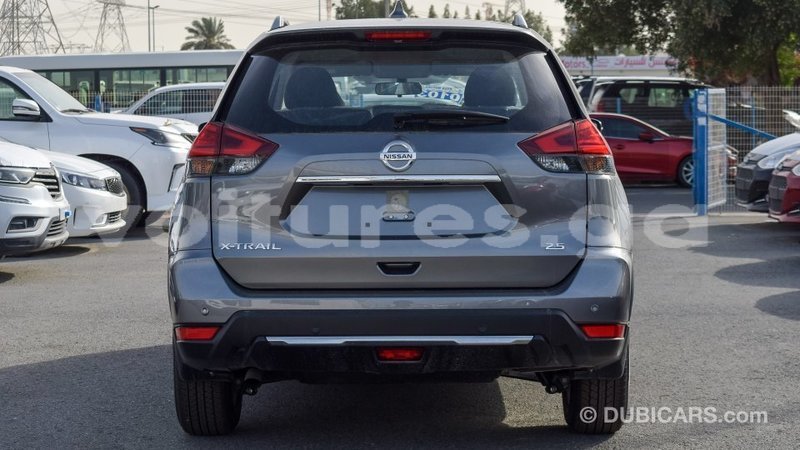 Big with watermark nissan evalia estuaire import dubai 5313