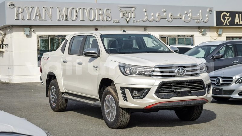 Big with watermark toyota hilux estuaire import dubai 5314