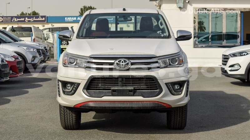 Big with watermark toyota hilux estuaire import dubai 5314