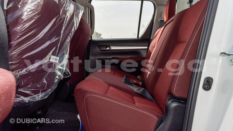 Big with watermark toyota hilux estuaire import dubai 5314