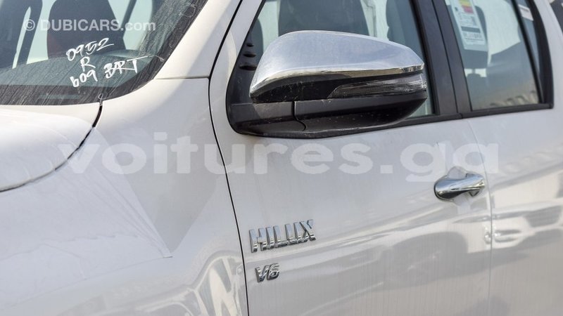 Big with watermark toyota hilux estuaire import dubai 5314